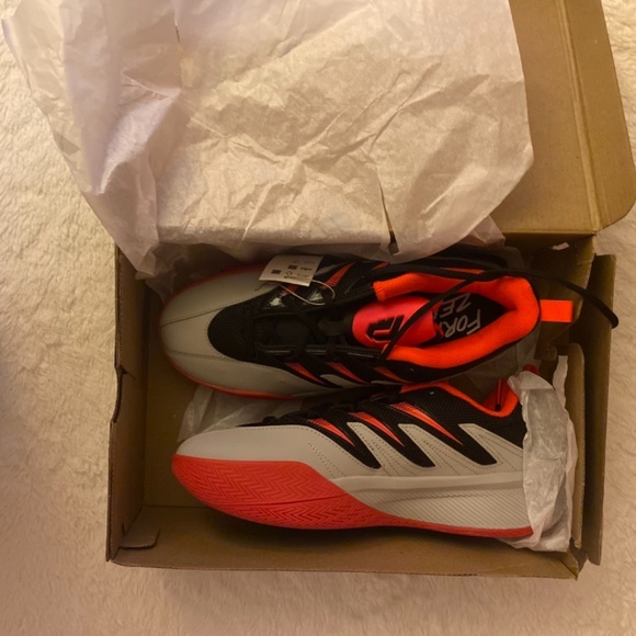 Adidas Dame 3 Sneakers - Picture 2 of 14